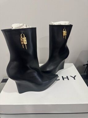 BRAND NEW Givenchy Lock Plaque Detail Wedge Boots SIZE 40